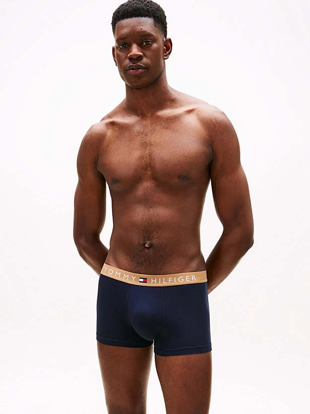 UM0UM03181_0VM_alternate6